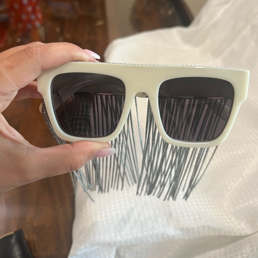 Hanging chains sunglasses